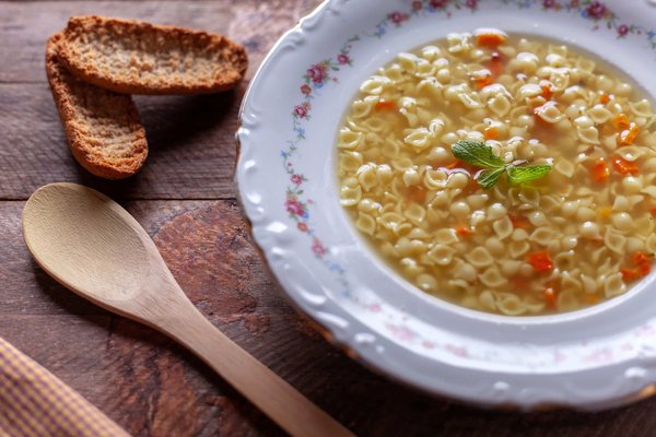 Comment utiliser des bouteilles en verre pour créer un jardin de plantes succulentes ?