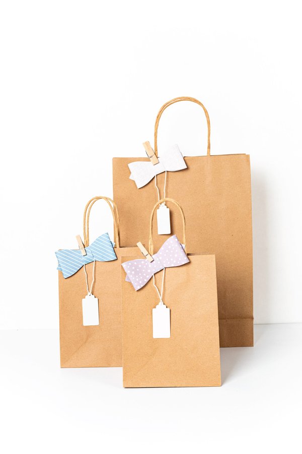 Top 10 designs de pochettes cadeaux en carton avec sapins