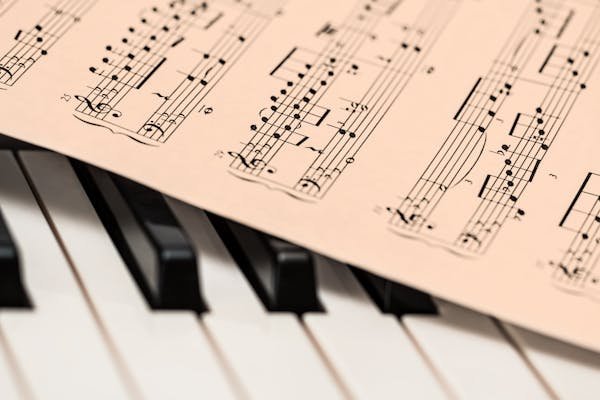 Trouvez le professeur idéal pour vos cours de piano en ligne